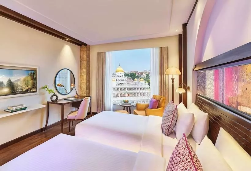 ホテル Vivanta Jammu City Centre