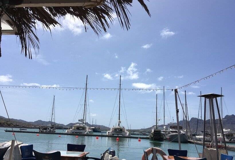 تختخواب و صبحانه Vila Mira Mar