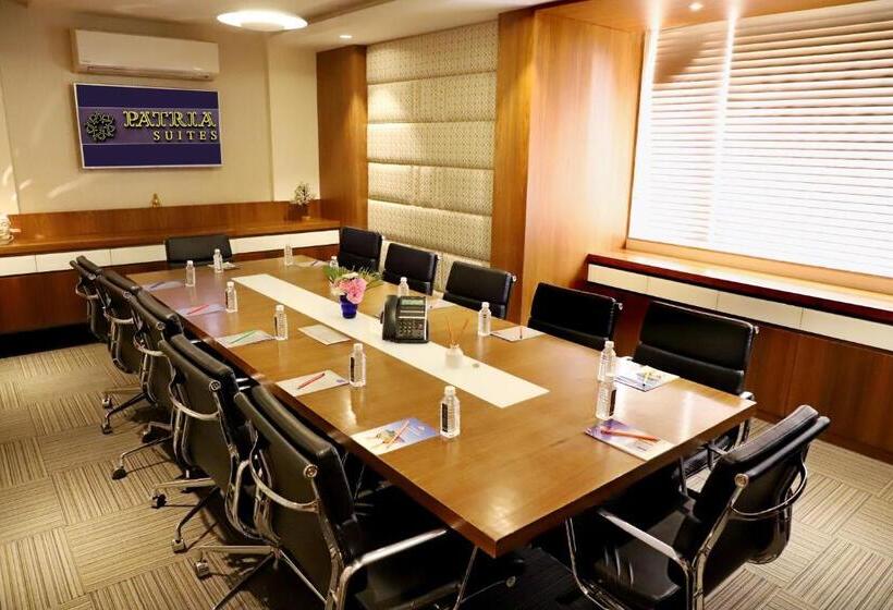 فندق Patria Suites