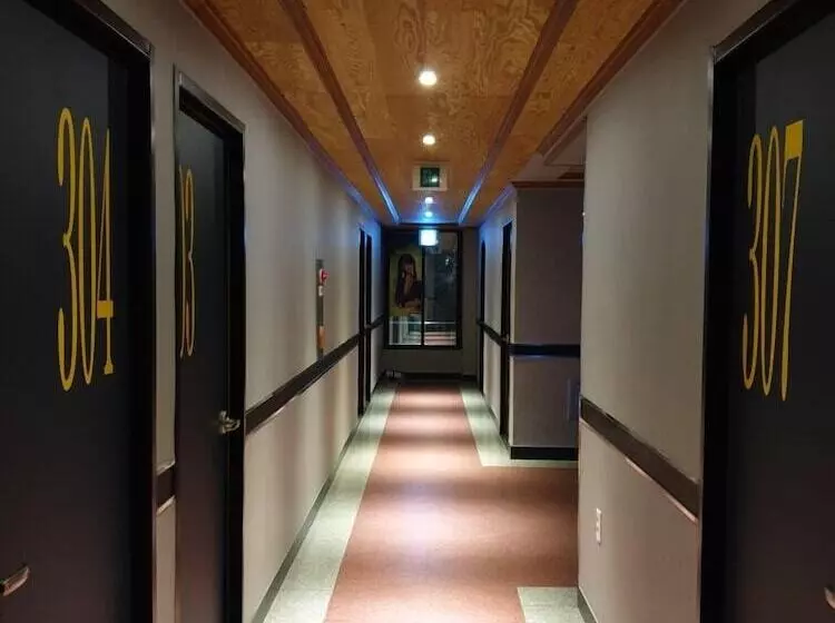 Motel Good Guy