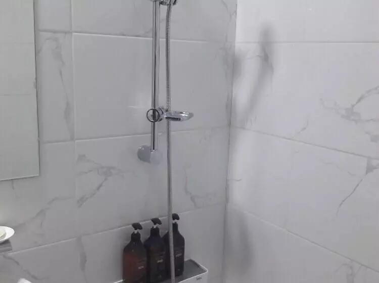 Motel Good Guy