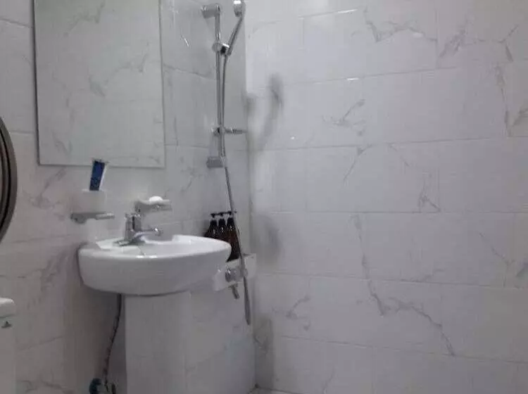 Motel Good Guy