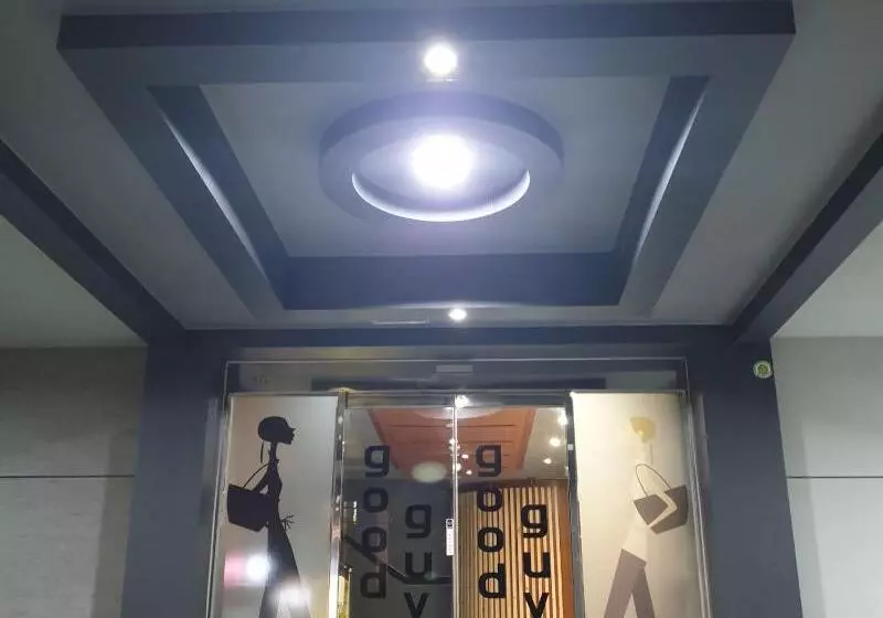 Motel Good Guy