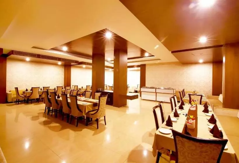 Oyo 4779 Hotel Vansh Palace
