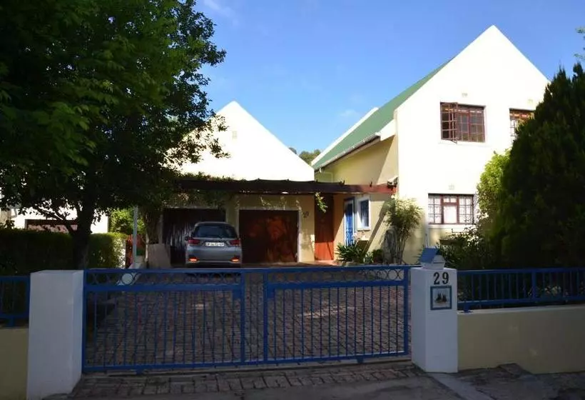 Aamiaismajoitus (B&B) The Blue Door