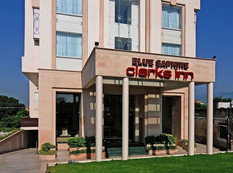 Отель Blue Saphire Countryside Haldwani