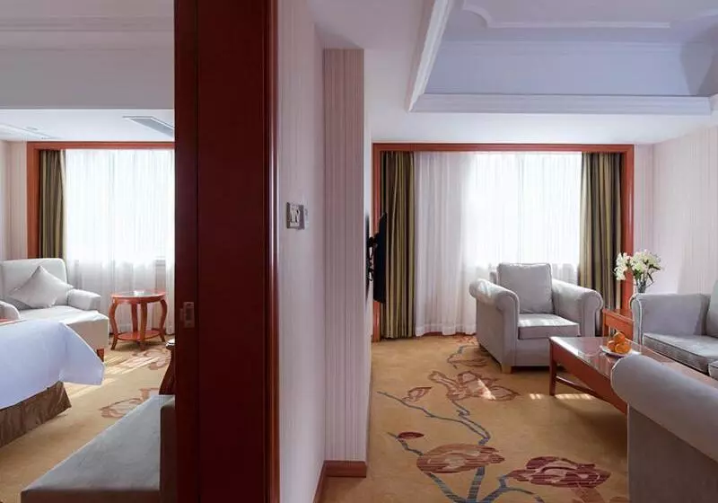 Vienna Hotel Shenzhen Bantian South Huancheng Road