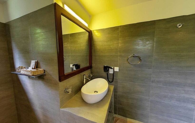 Ehalagala Lake Resort