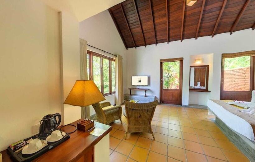 Ehalagala Lake Resort