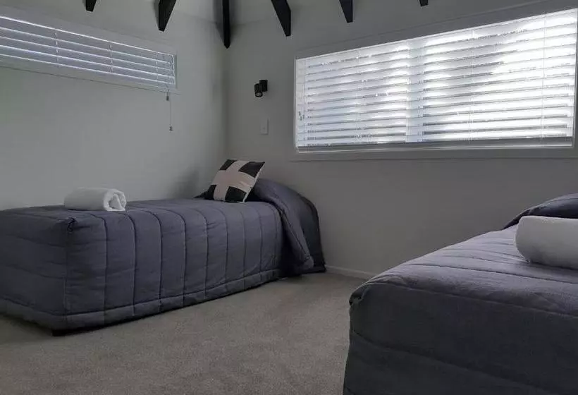 Featherston Motels And Camping