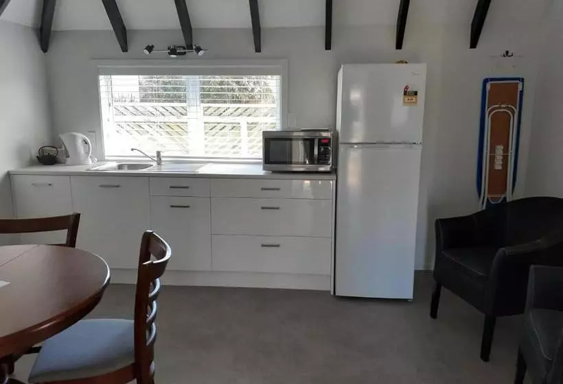 Featherston Motels And Camping