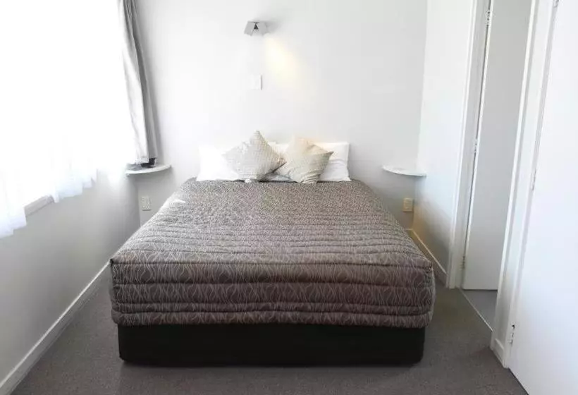 Featherston Motels And Camping