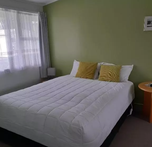 Featherston Motels And Camping