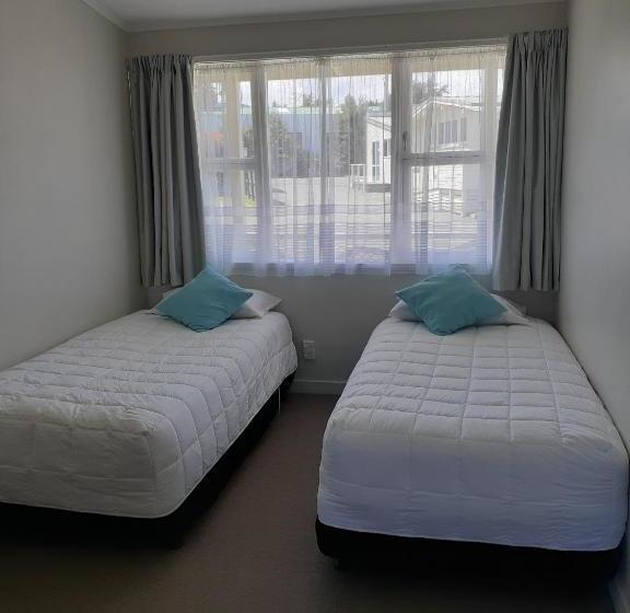 Featherston Motels And Camping