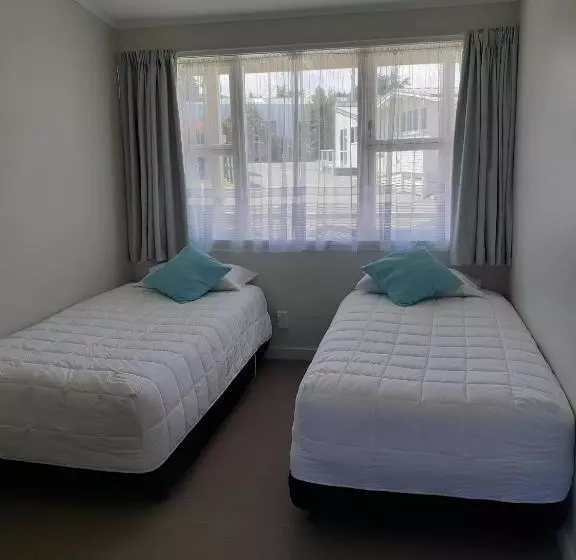 Featherston Motels And Camping