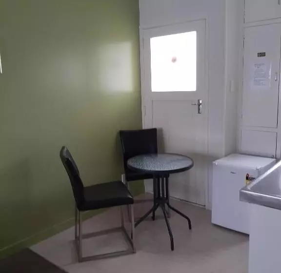 Featherston Motels And Camping