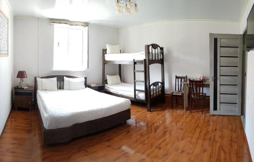 تختخواب و صبحانه Datka Guest House