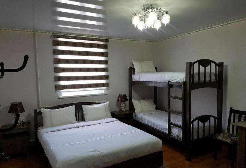 تختخواب و صبحانه Datka Guest House