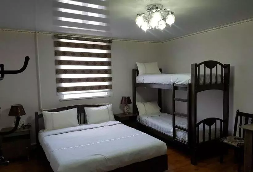 تختخواب و صبحانه Datka Guest House