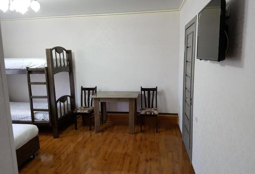 تختخواب و صبحانه Datka Guest House