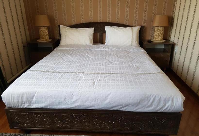 تختخواب و صبحانه Datka Guest House