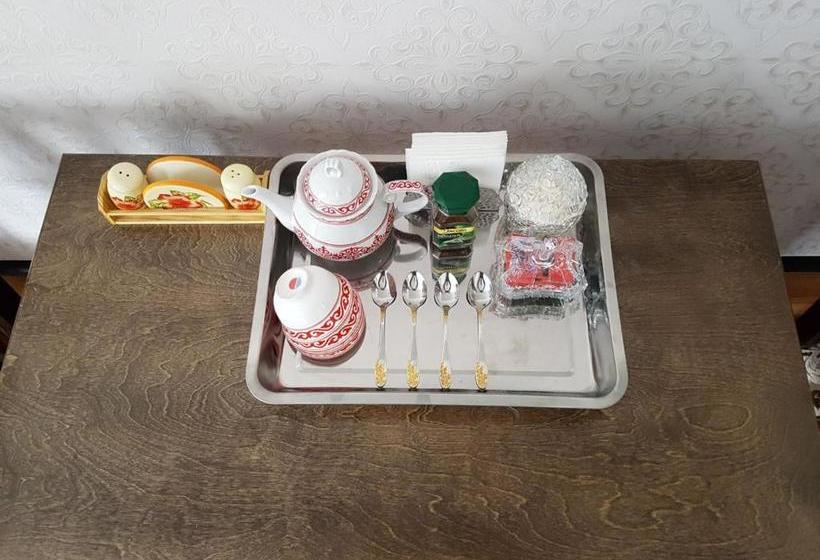 تختخواب و صبحانه Datka Guest House