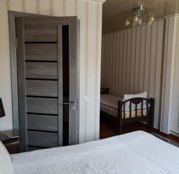 تختخواب و صبحانه Datka Guest House