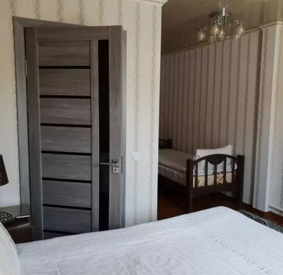 تختخواب و صبحانه Datka Guest House
