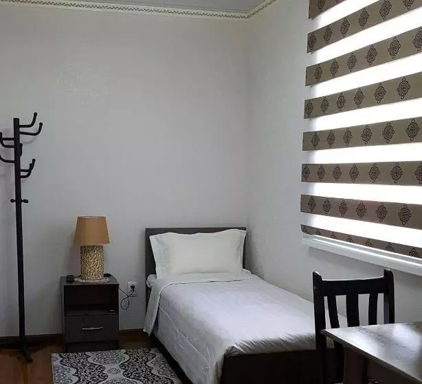 تختخواب و صبحانه Datka Guest House