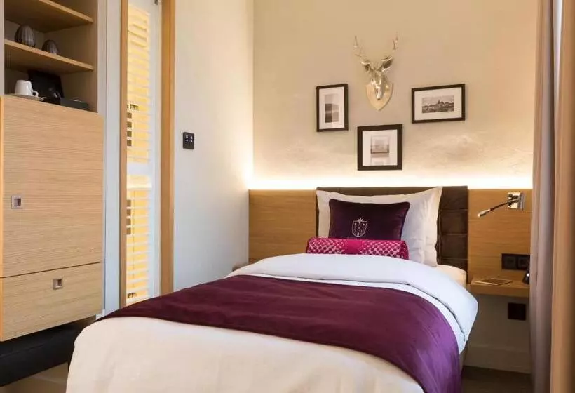 Hotelli Brunnenhaus Schloss Landau