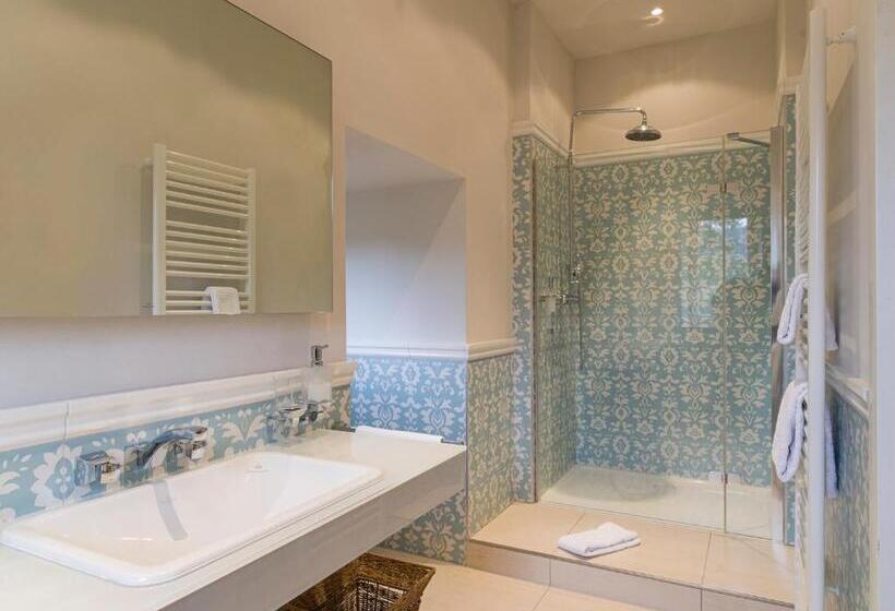 فندق Gästehaus Schloss Saareck