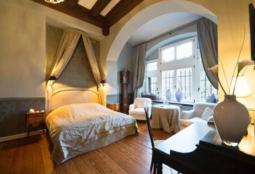 ホテル Gästehaus Schloss Saareck