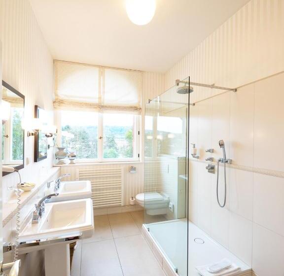 فندق Gästehaus Schloss Saareck