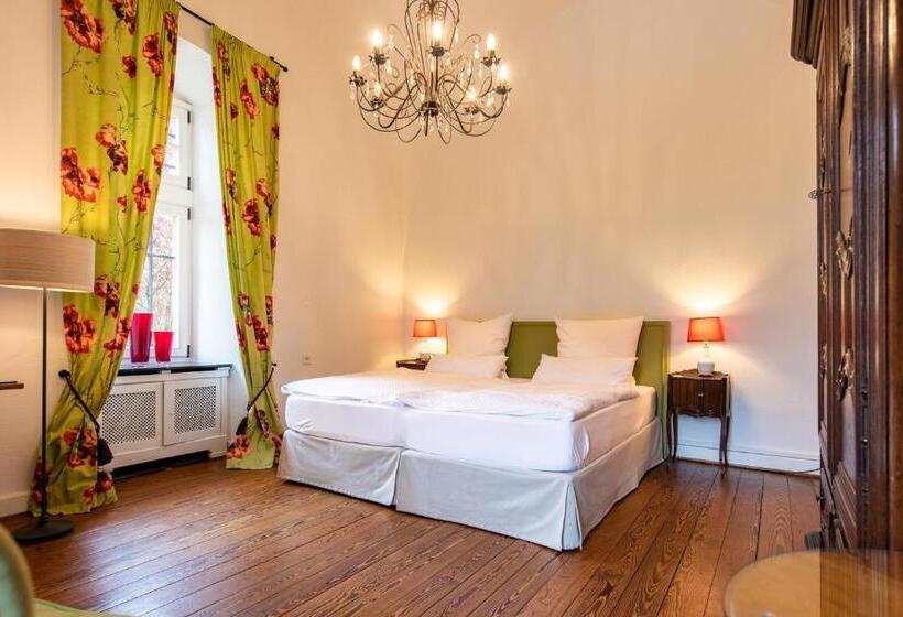 فندق Gästehaus Schloss Saareck