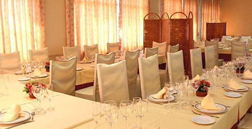 فندق Hostal Restaurante Labrat