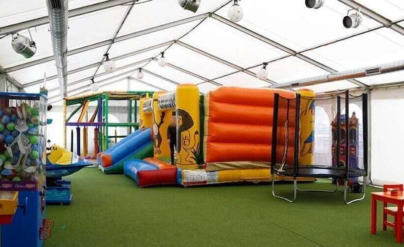 فندق Hostal Restaurante Labrat