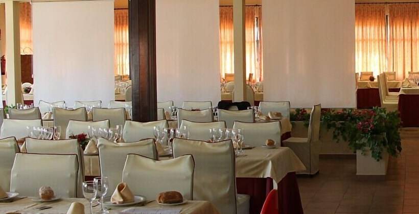 فندق Hostal Restaurante Labrat