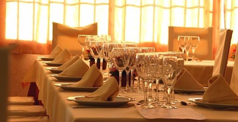 فندق Hostal Restaurante Labrat