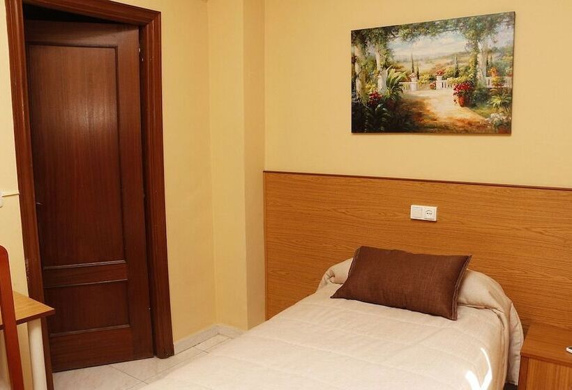 فندق Hostal Restaurante Labrat