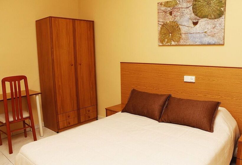 فندق Hostal Restaurante Labrat