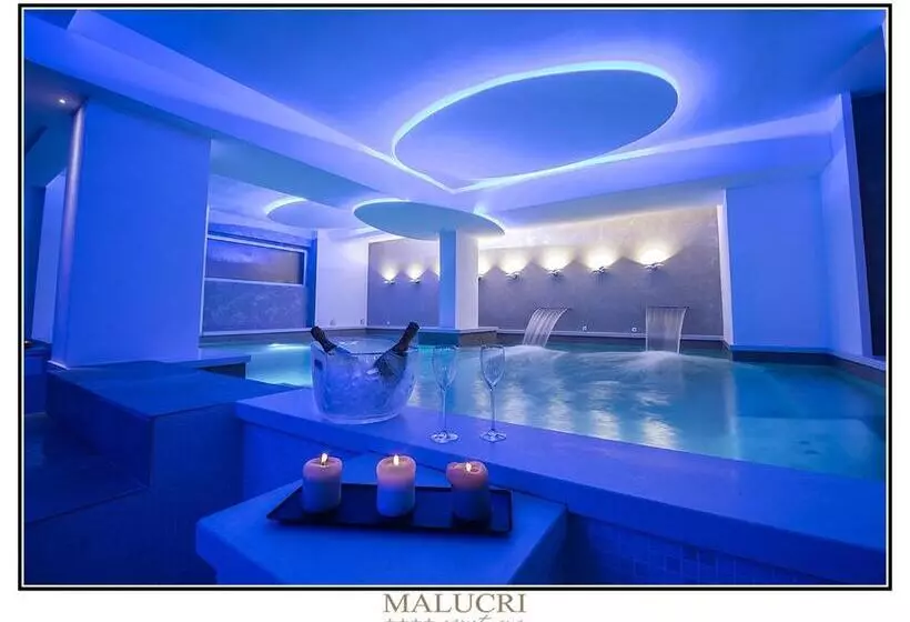 هتل Malucri Resort