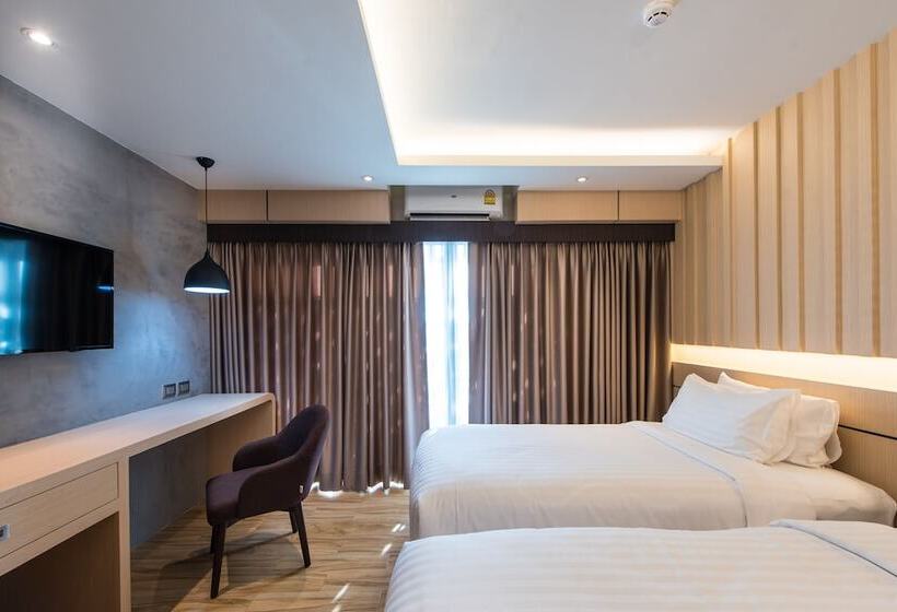 هتل Nadee 10 Resort &