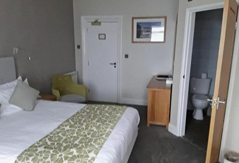 Отель The Cottage