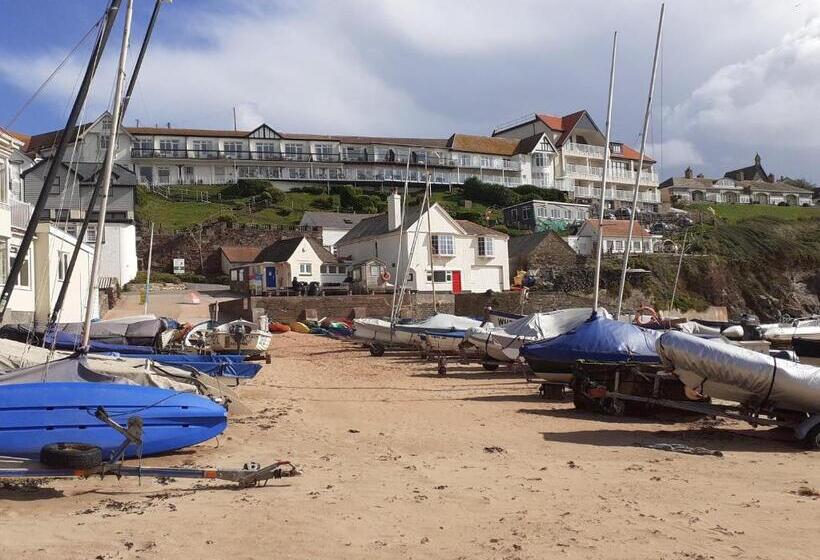 Отель The Cottage