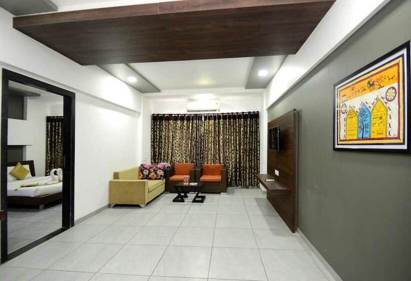 فندق Crimson Park Shripriya