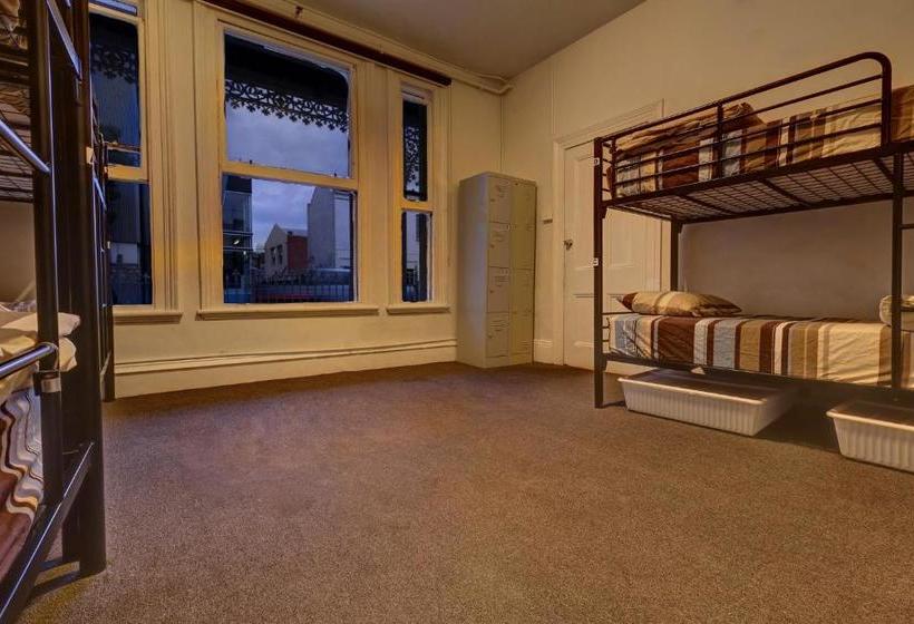 Schronisko Back Of Chapel