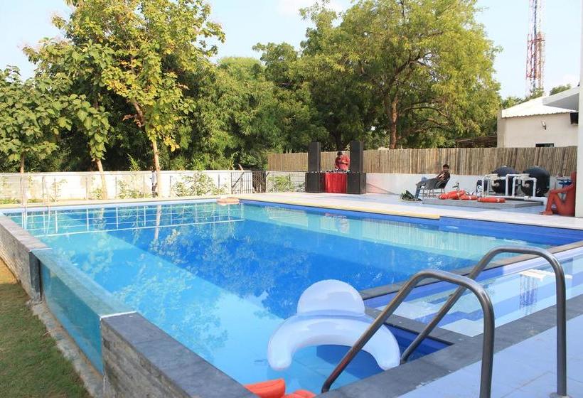 Banyan Paradise Resort