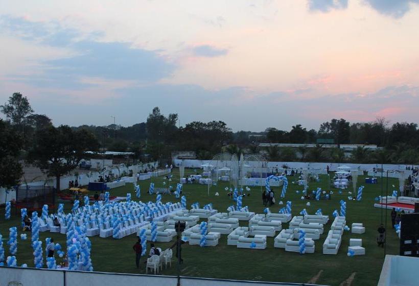 Banyan Paradise Resort