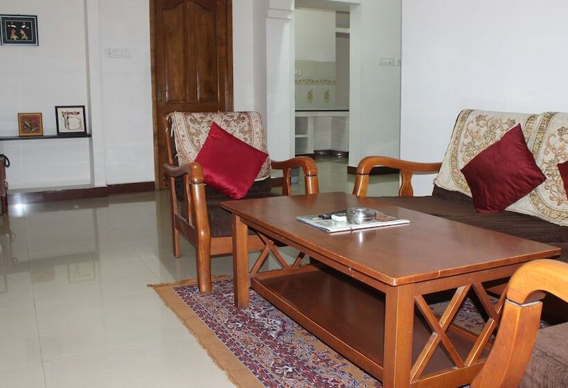 Hotel Alps Residency