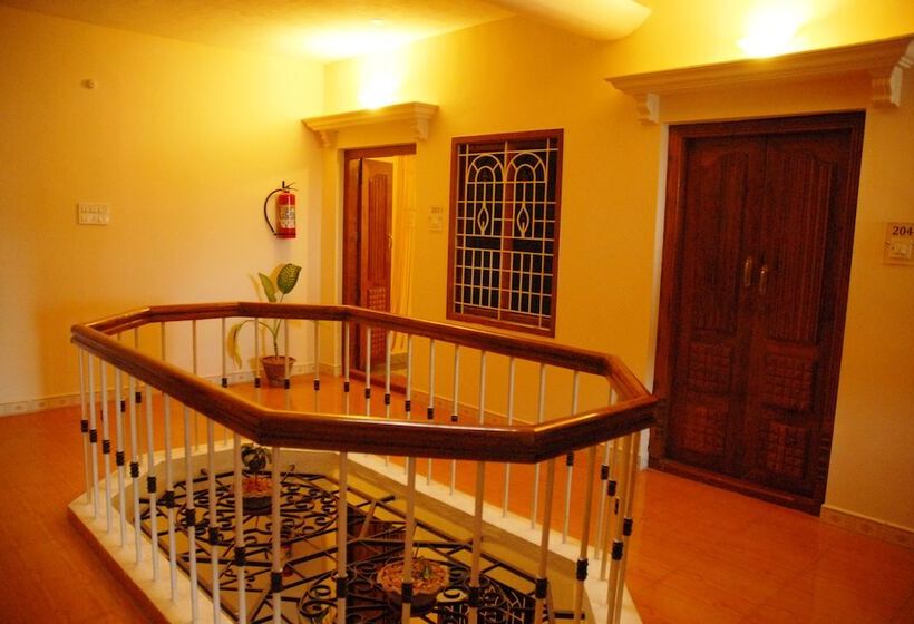 Hotel Alps Residency